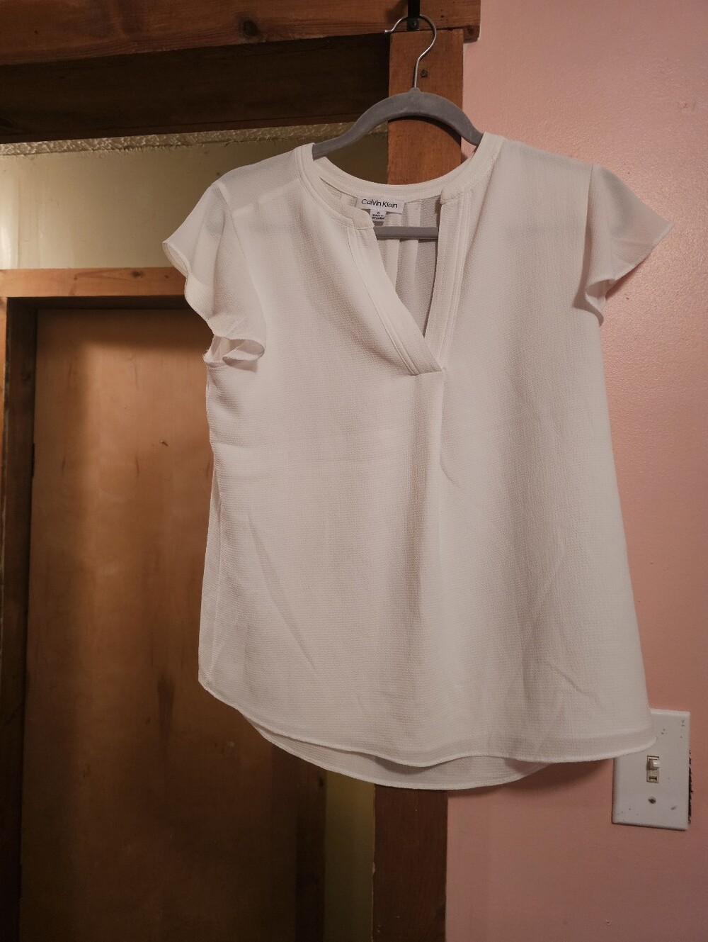 Calvin Klein White Split-Neck Flutter Sleeve Blouse